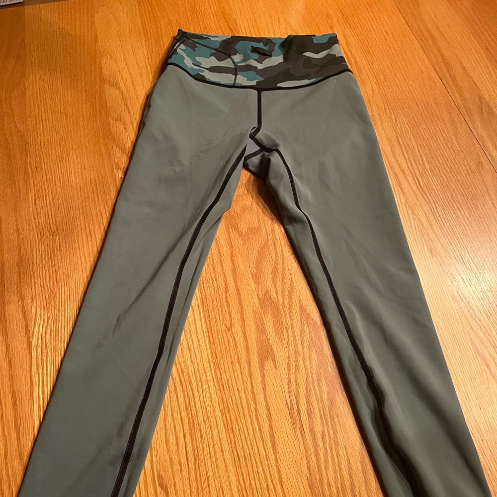 Lululemon Reversible Wunder Under Camo Leggings & Tank NWT - TANK IS SOLD - Picture 7 of 13